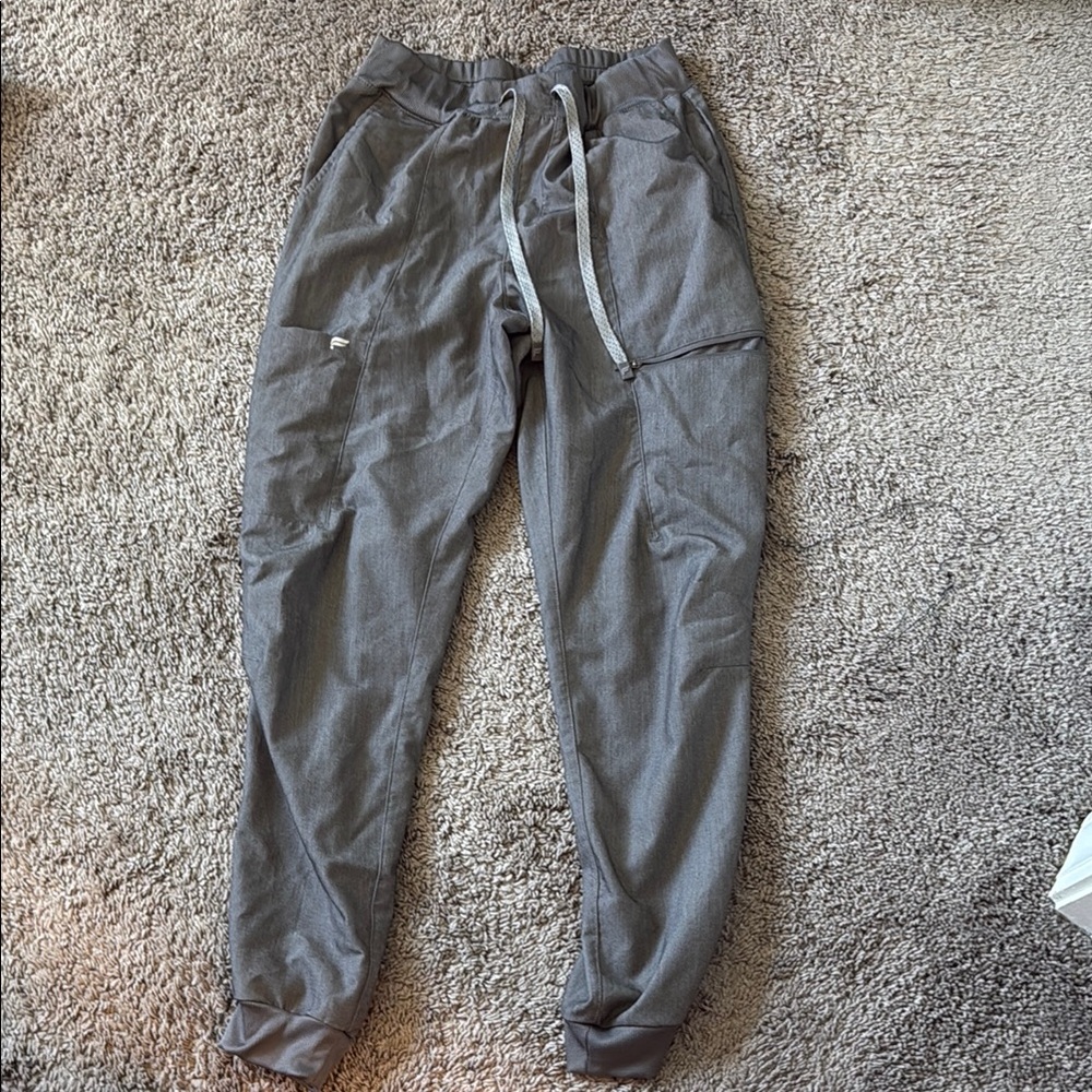 Fabletics scrub joggers size small